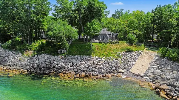 5924 Dunham Lane, Stevensville, MI 49127