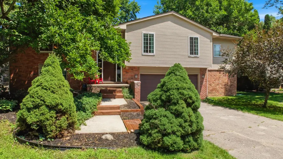 7737 Collingwood Drive, Brighton, MI 48114 - #2