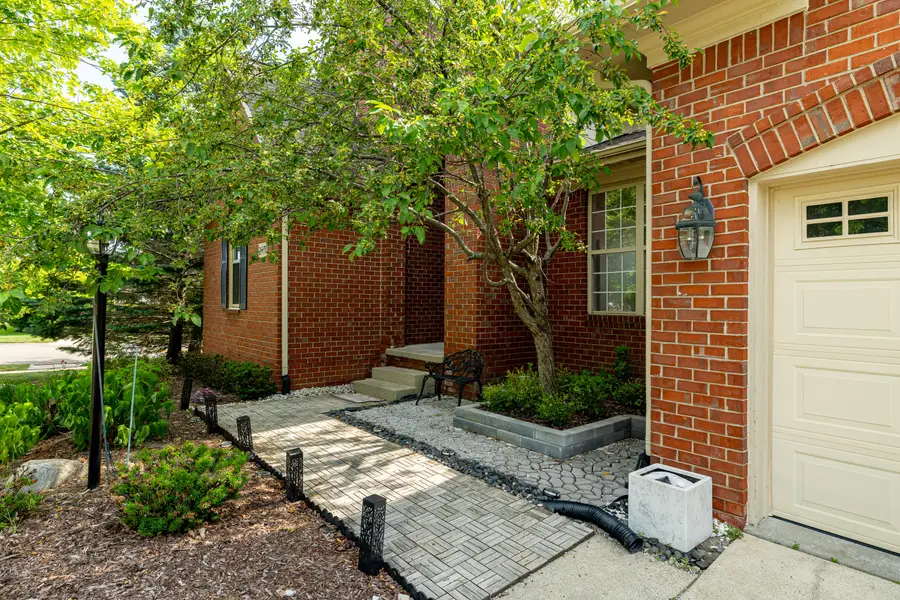 29170 Hemingway Drive, Novi, MI 48377 - #2