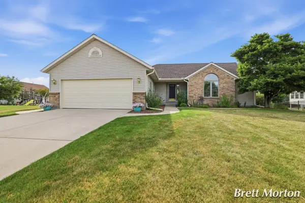 7734 Park Ridge Drive Sw, Jenison, MI 49428