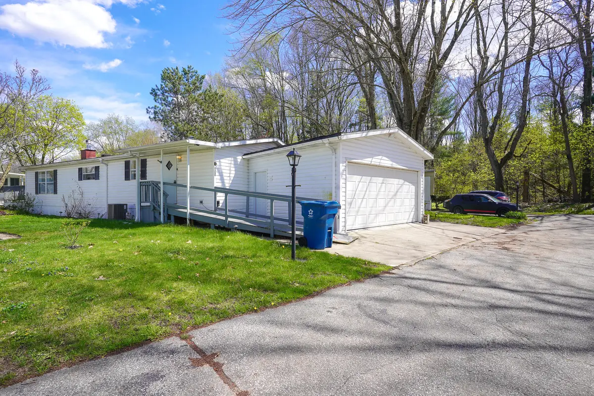 8260 Earls Court, Kalamazoo, MI 49009 - #1