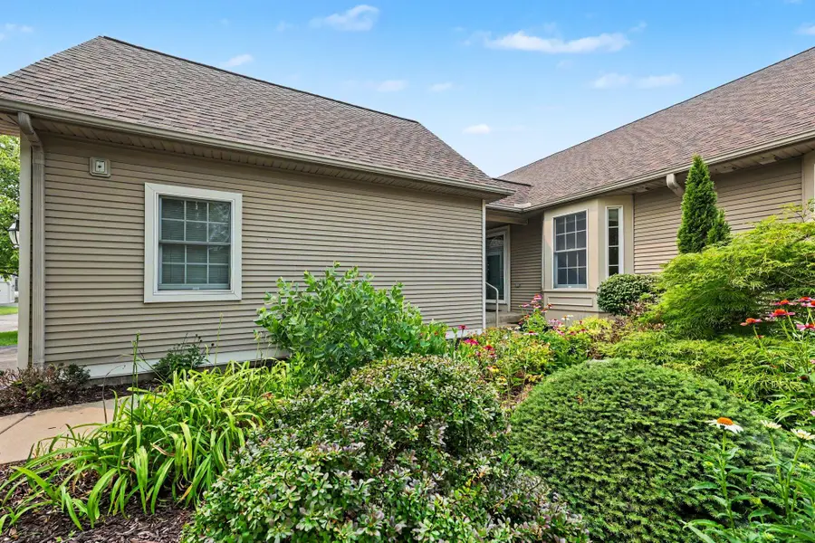 208 Pierce Lake Drive, Chelsea, MI 48118 - #2