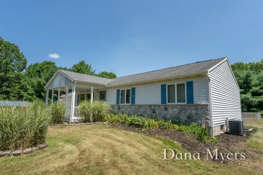 6826 Mccords Avenue Se, Alto, MI 49302 - #2