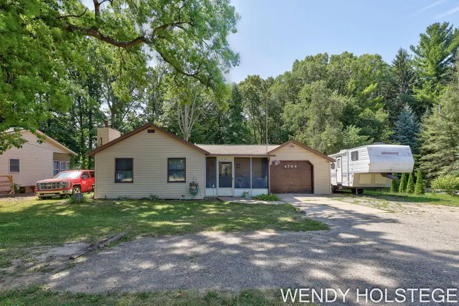 4744 Burton Street Se, Grand Rapids, MI 49546 - #2