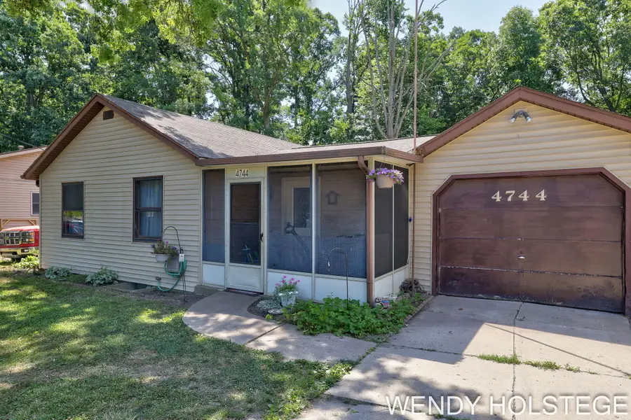 4744 Burton Street Se, Grand Rapids, MI 49546 - #3