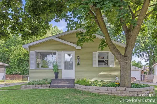 43 35th Street Se, Wyoming, MI 49548