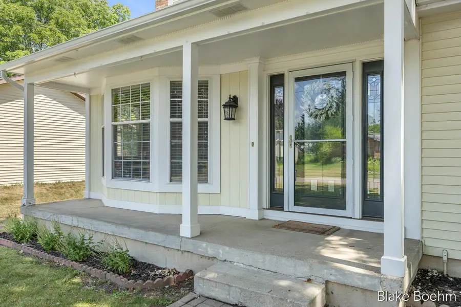 118 Lauderdale Avenue Ne, Grand Rapids, MI 49546 - #2