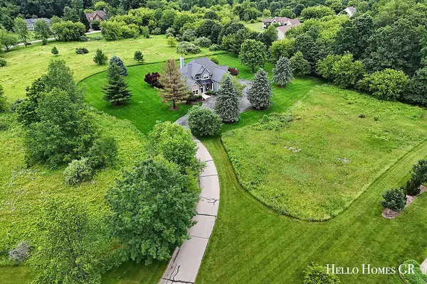 5335 Canyon River Drive Ne, Ada, MI 49301