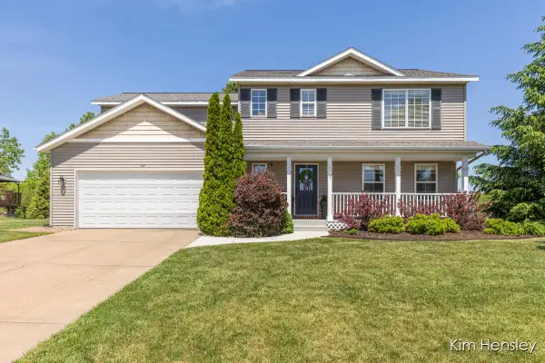945 River Rock Drive Ne, Comstock Park, MI 49321