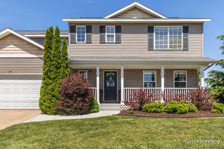 945 River Rock Drive Ne, Comstock Park, MI 49321 - #2