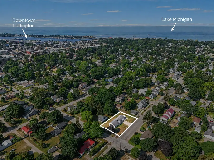 509 N Delia Street, Ludington, MI 49431 - #3