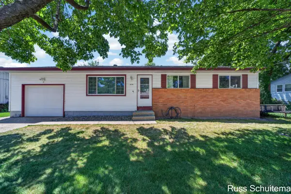 2179 Lincoln Park Drive, Norton Shores, MI 49441
