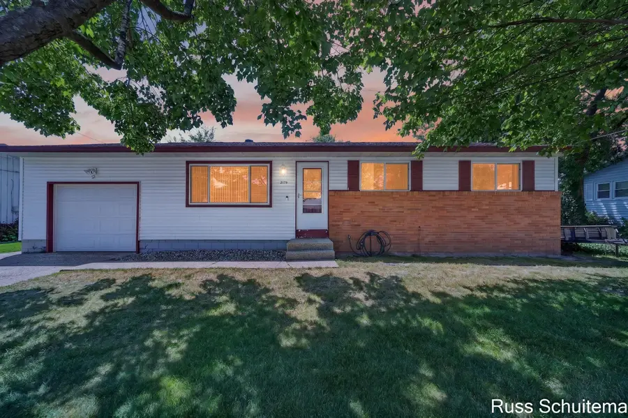 2179 Lincoln Park Drive, Norton Shores, MI 49441 - #2