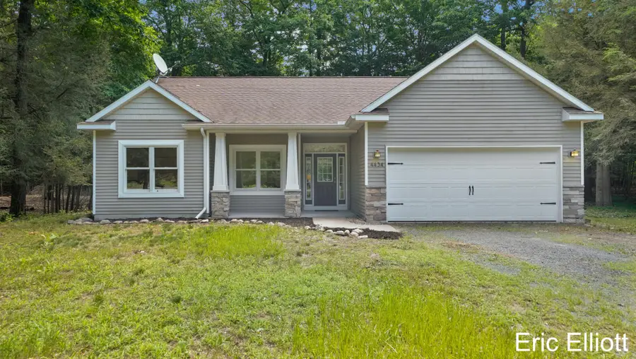 4434 N Pine Avenue, Mears, MI 49436 - #3