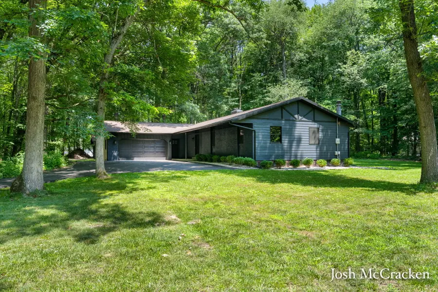 8770 Jewell Ne, Comstock Park, MI 49321 - #2
