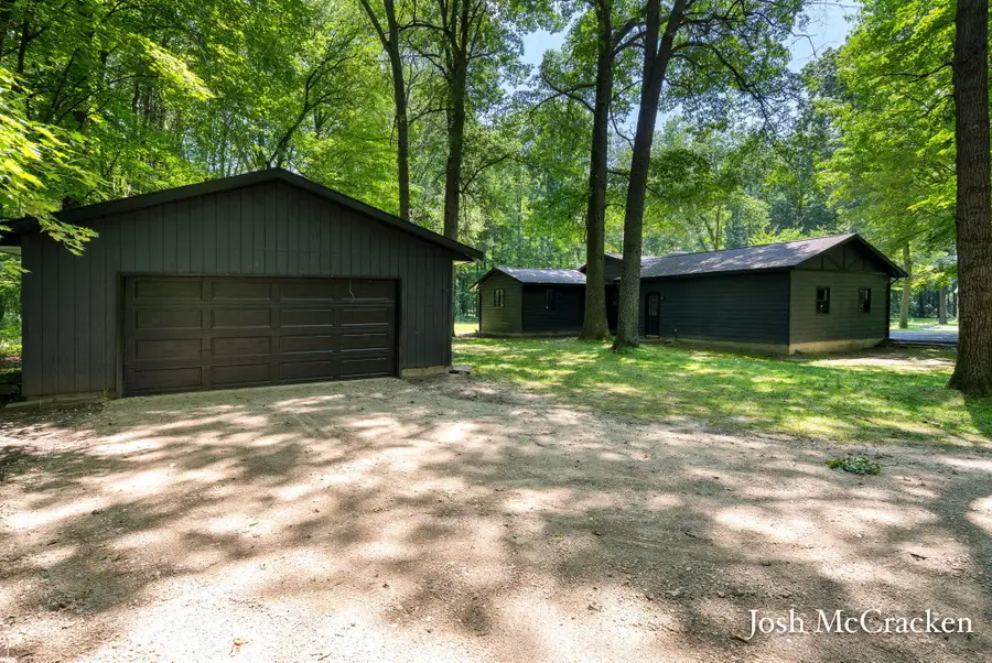 8770 Jewell Ne, Comstock Park, MI 49321 - #3