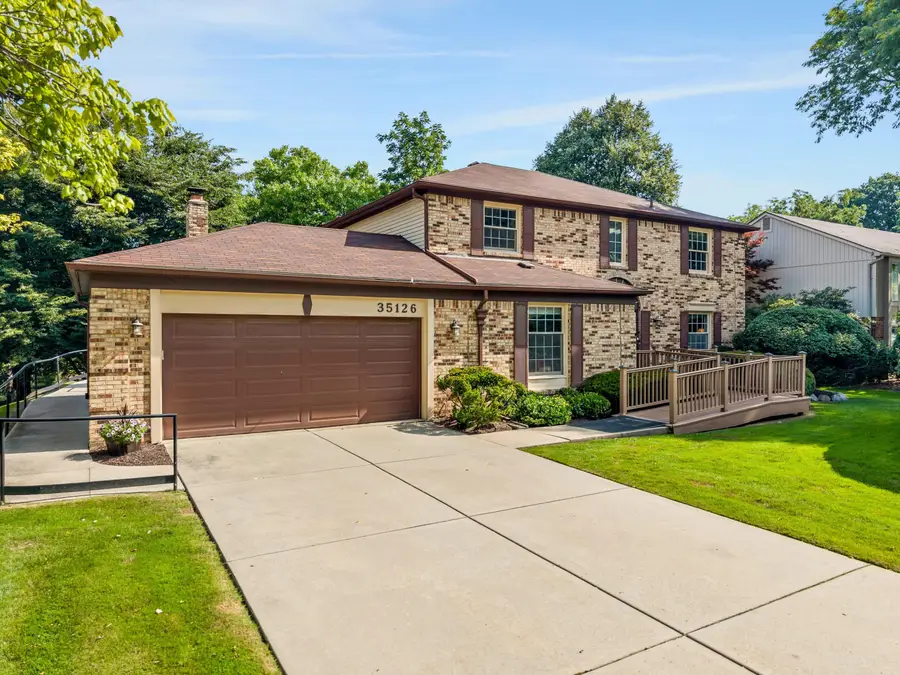 35126 Quaker Way, Farmington Hills, MI 48331 - #2