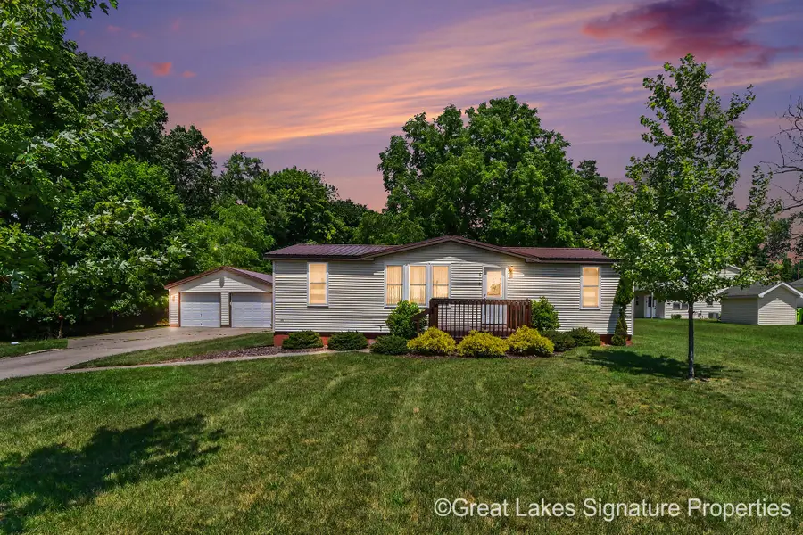 618 E Benton Street, Greenville, MI 48838 - #2