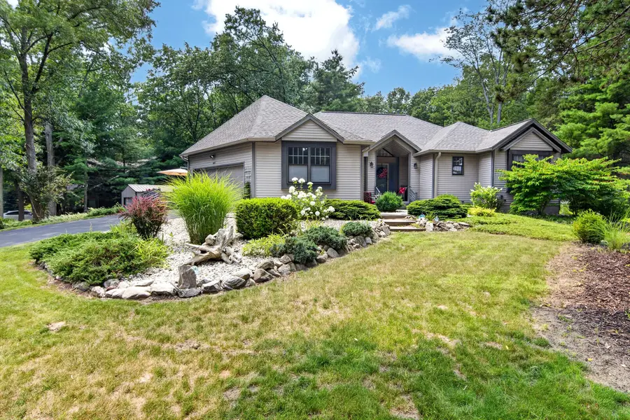 416 N Rush Street, Pentwater, MI 49449 - #3