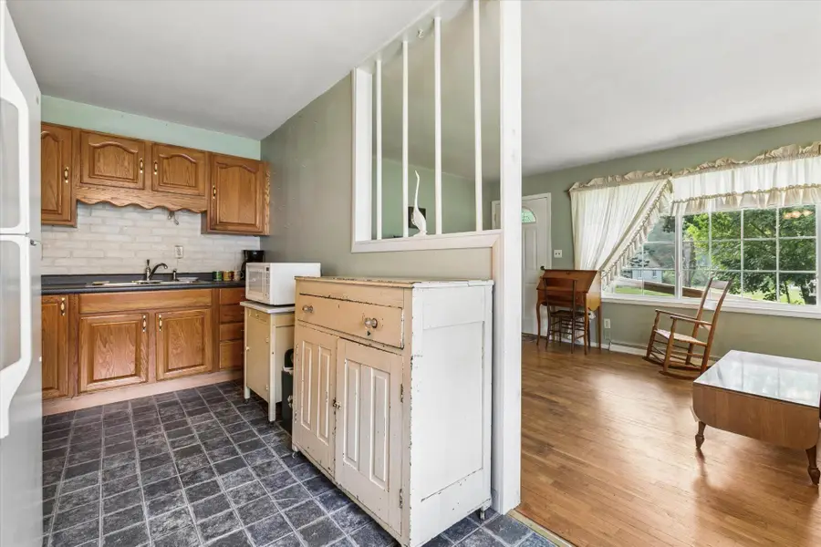 441 E Parsons Avenue, Watervliet, MI 49098 - #2