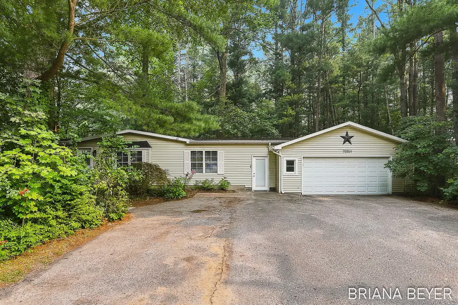 70354 16th Avenue, South Haven, MI 49090 - #3