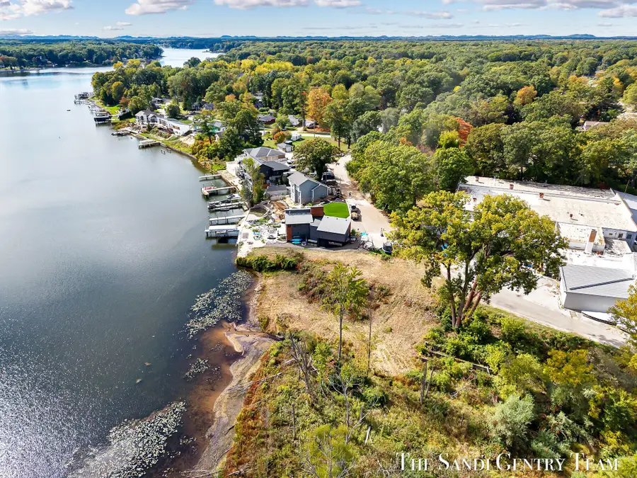 148 Lake Street, Fruitport, MI 49415 - #3