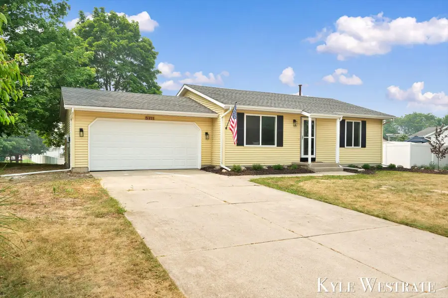5711 Discovery Drive Se, Kentwood, MI 49508 - #2