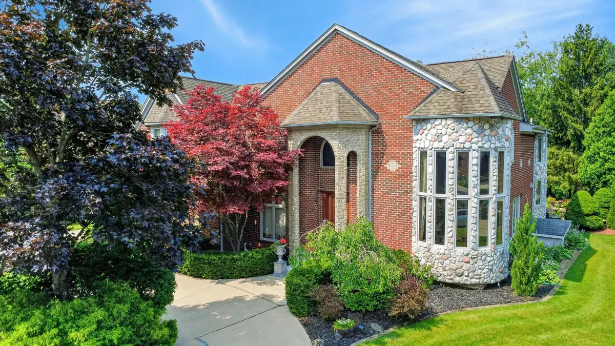 833 Lakewood Drive, Rochester Hills, MI 48309 - #1