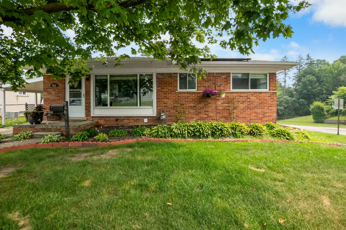 906 Squire Lane, Milford, MI 48381 - #1