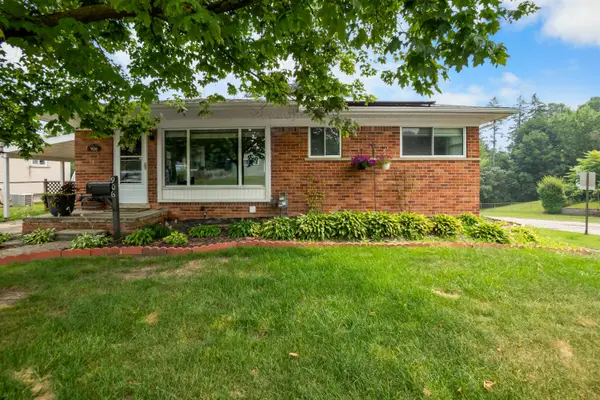 906 Squire Lane, Milford, MI 48381