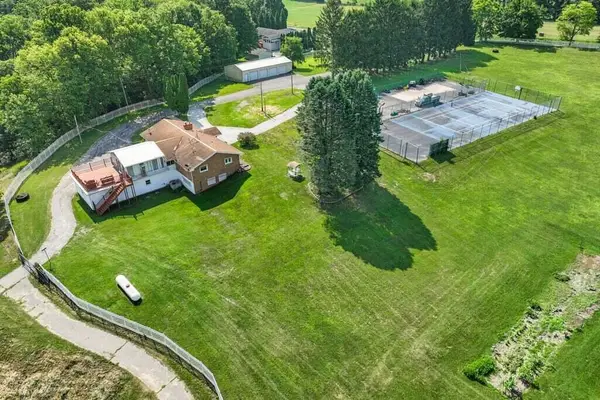 5563 W Spring Creek Road, Three Oaks, MI 49128