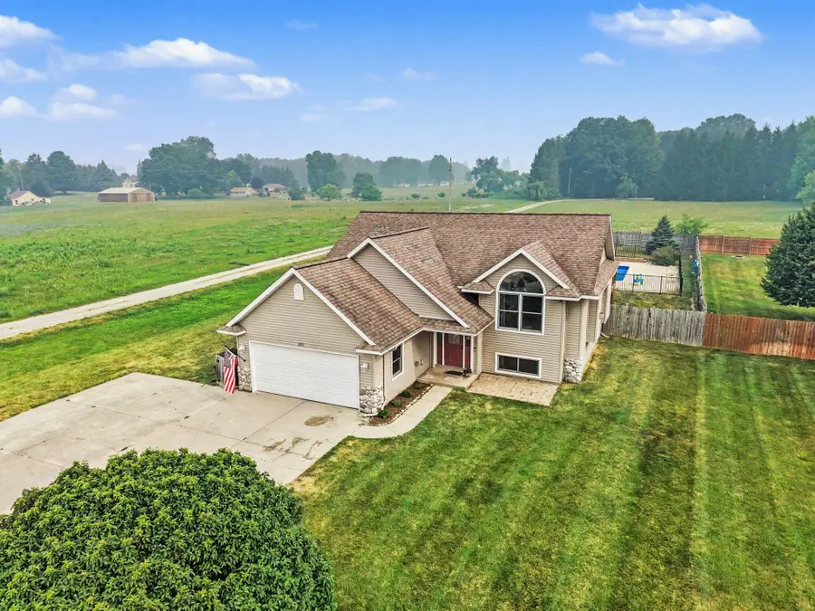 623 W 44th Street, Fremont, MI 49412 - #2