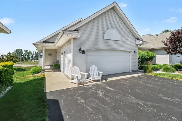 212 Lighthouse Way S, Manistee, MI 49660