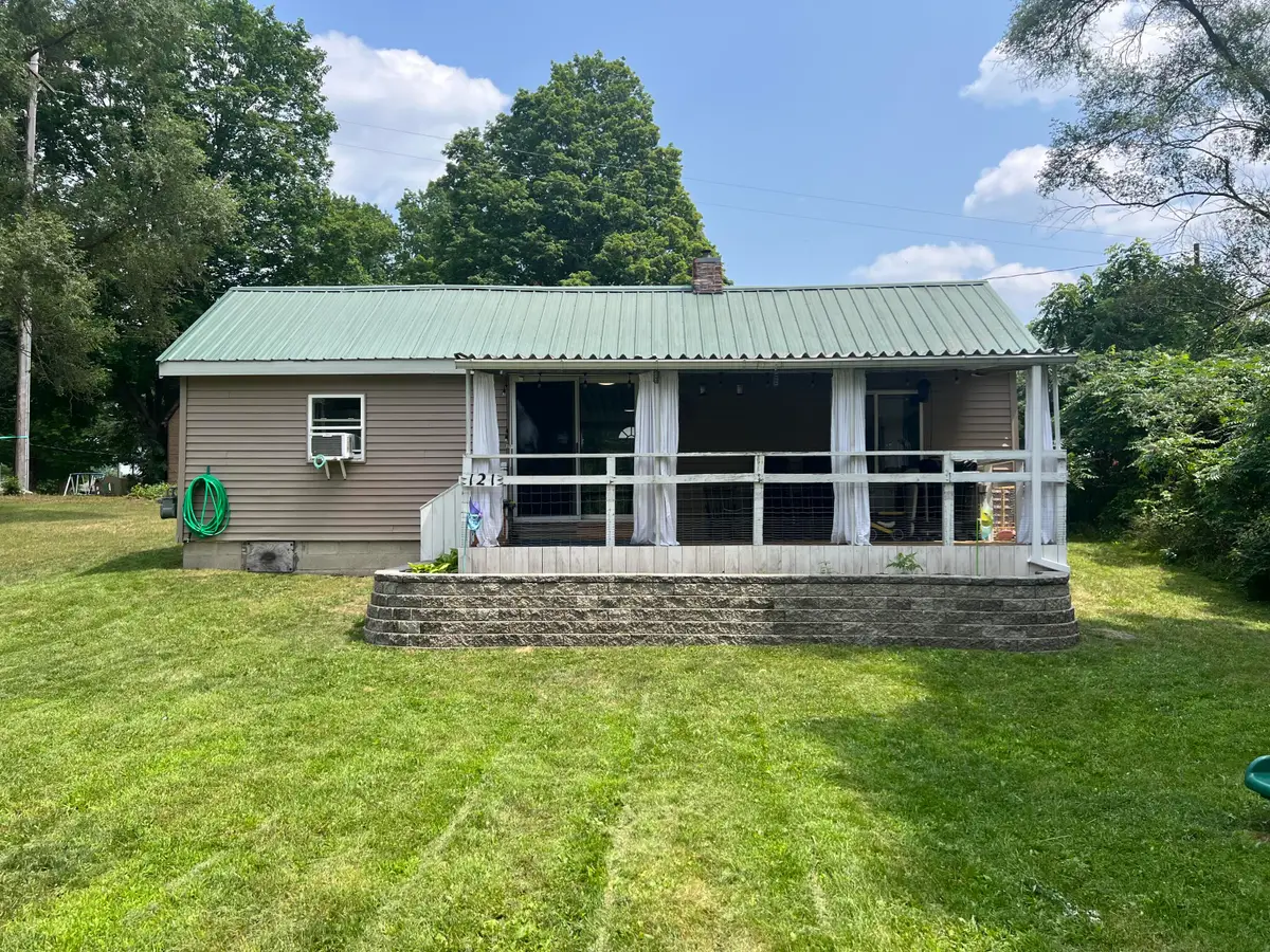 121 S Muenscher Street, Howard City, MI 49329 - #1