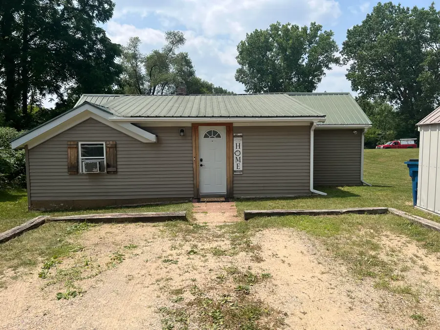 121 S Muenscher Street, Howard City, MI 49329 - #2