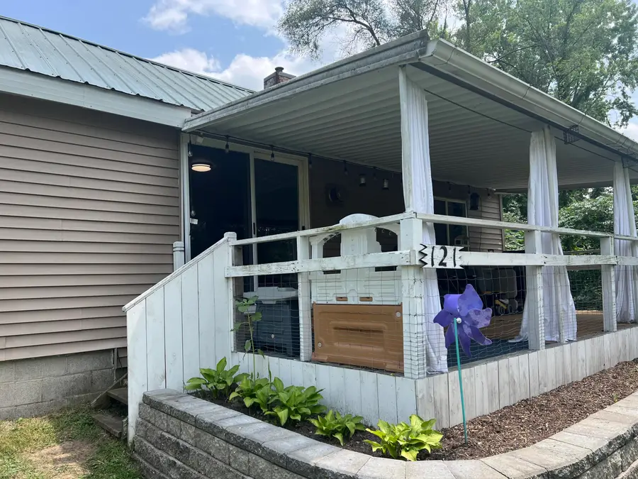 121 S Muenscher Street, Howard City, MI 49329 - #3