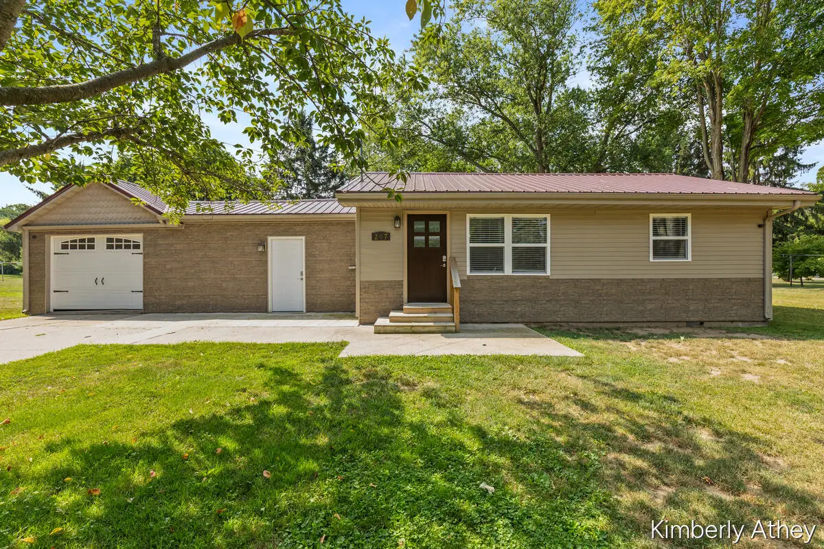 207 W Maple Street, Carson City, MI 48811 - #1