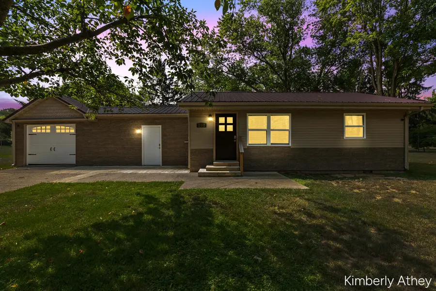 207 W Maple Street, Carson City, MI 48811 - #2