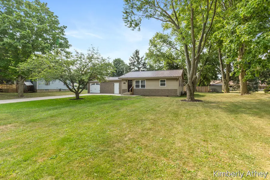 207 W Maple Street, Carson City, MI 48811 - #3