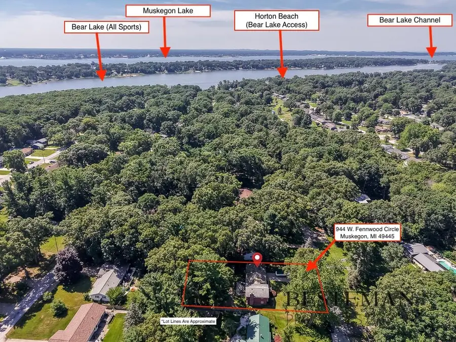 944 W Fennwood Circle, Muskegon, MI 49445 - #2