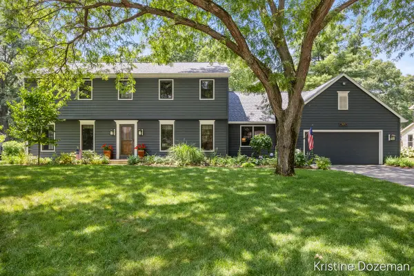7679 Candlewood Drive Se, Ada, MI 49301