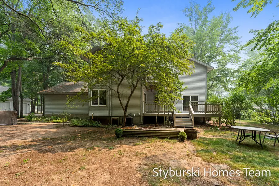 19127 W Spring Lake Road, Spring Lake, MI 49456 - #2
