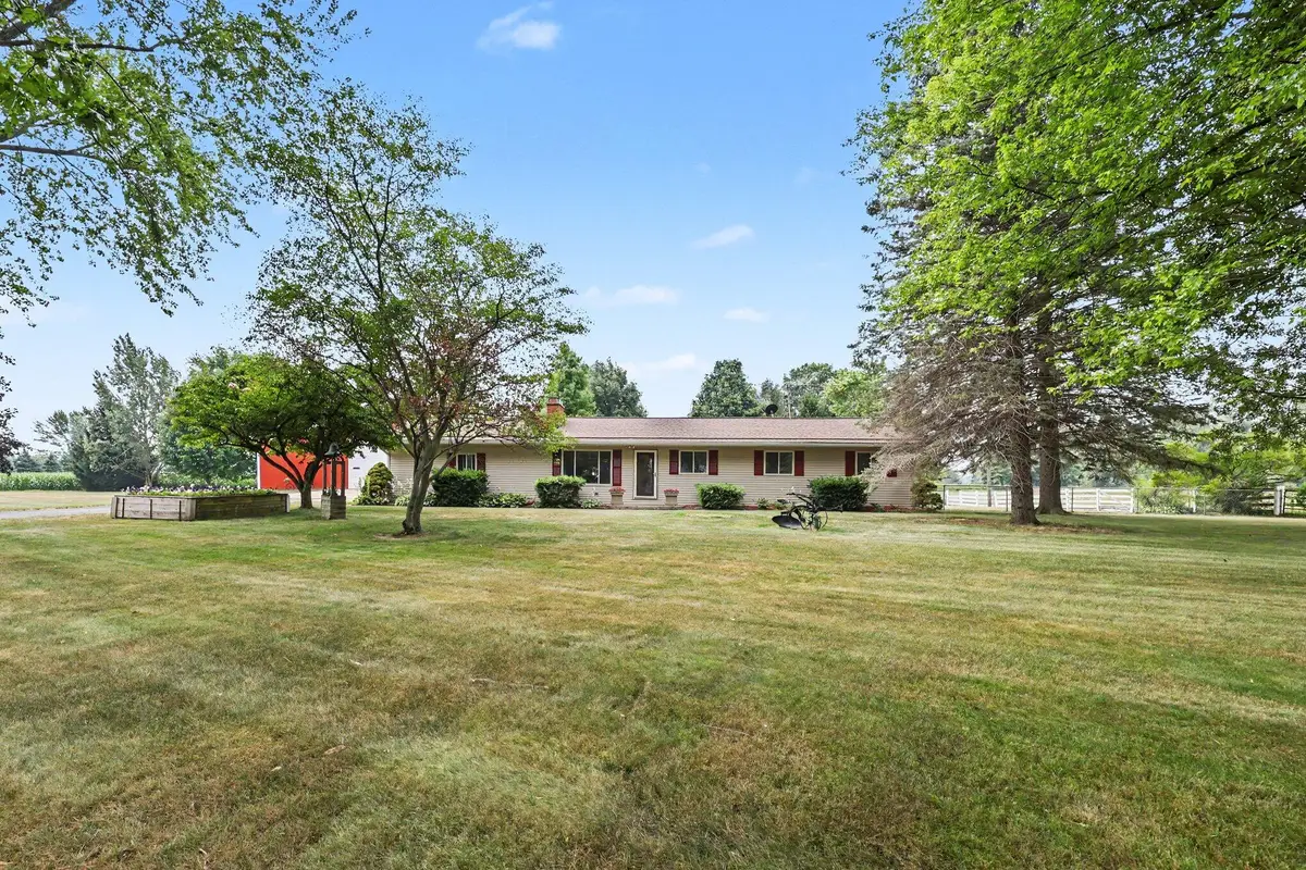 5120 M-36, Stockbridge, MI 49285 - #1