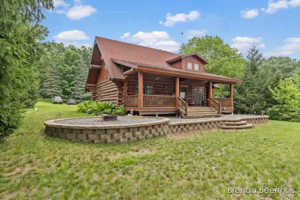 2618 N Mundy Avenue, White Cloud, MI 49349
