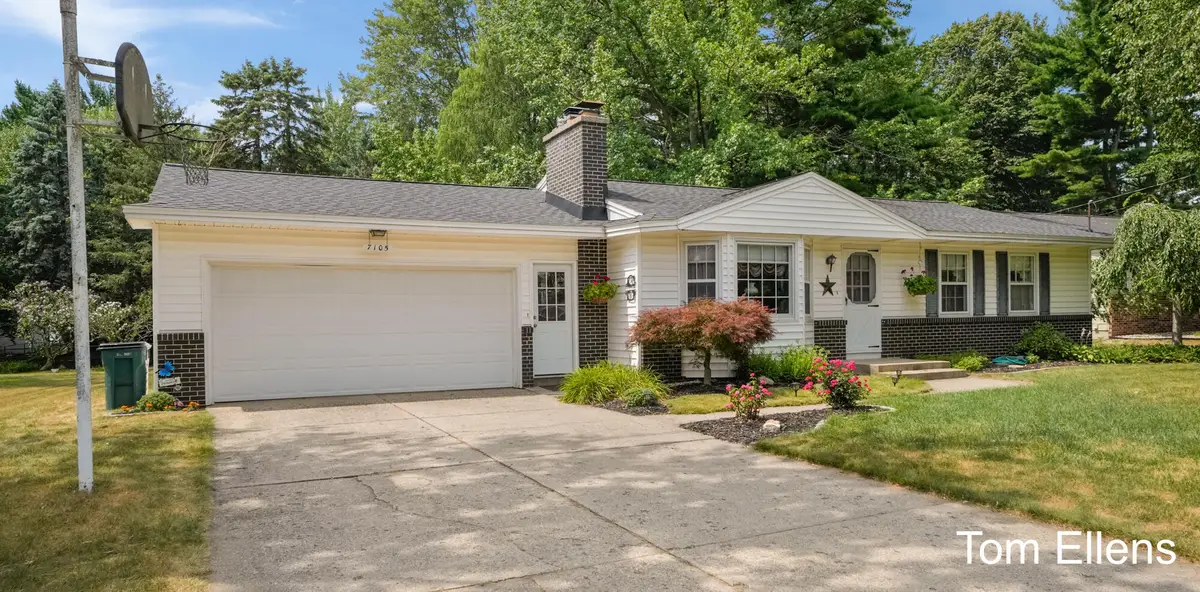 7105 Southwood Drive, Jenison, MI 49428 - #1