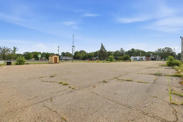 294 N River Avenue, Holland, MI 49424