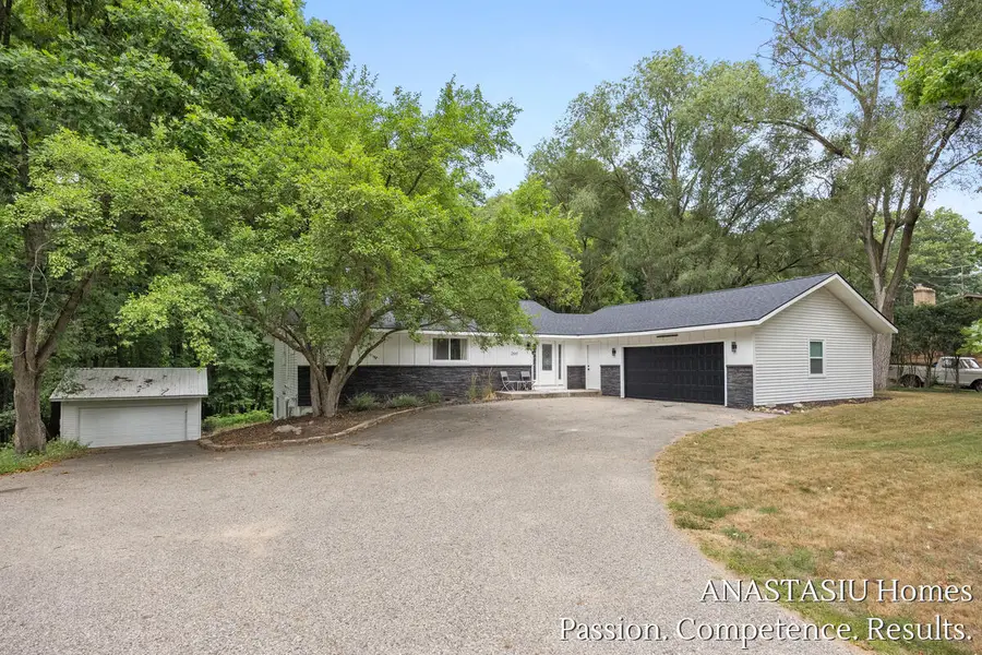 2661 Van Dam Drive Ne, Belmont, MI 49306 - #2