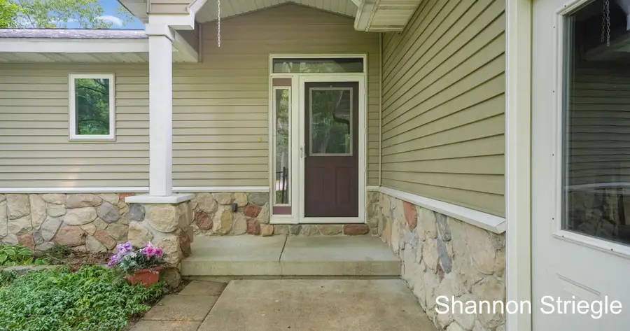 4864 Westshire Drive Nw, Comstock Park, MI 49321 - #2