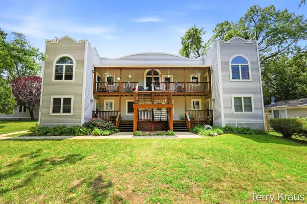 7374 N Shore Drive #17, South Haven, MI 49090
