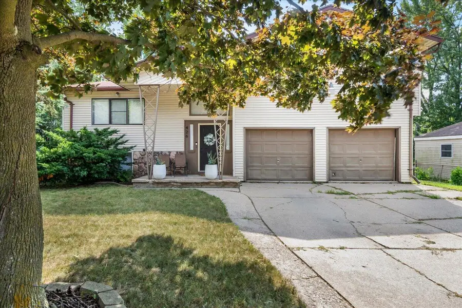 426 Cameron Avenue, Pontiac, MI 48342 - #2